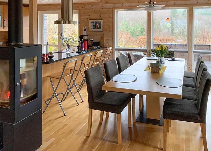 4 Bedroom Amazing In Lindesnes * Eigeland