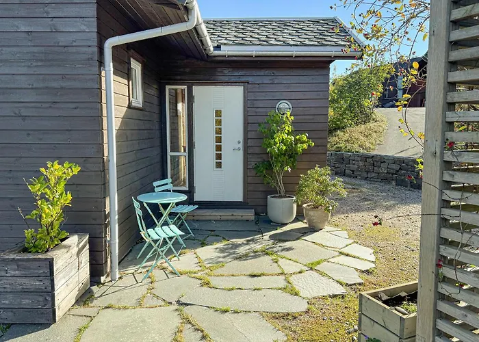 4 Bedroom Amazing In Lindesnes * Eigeland